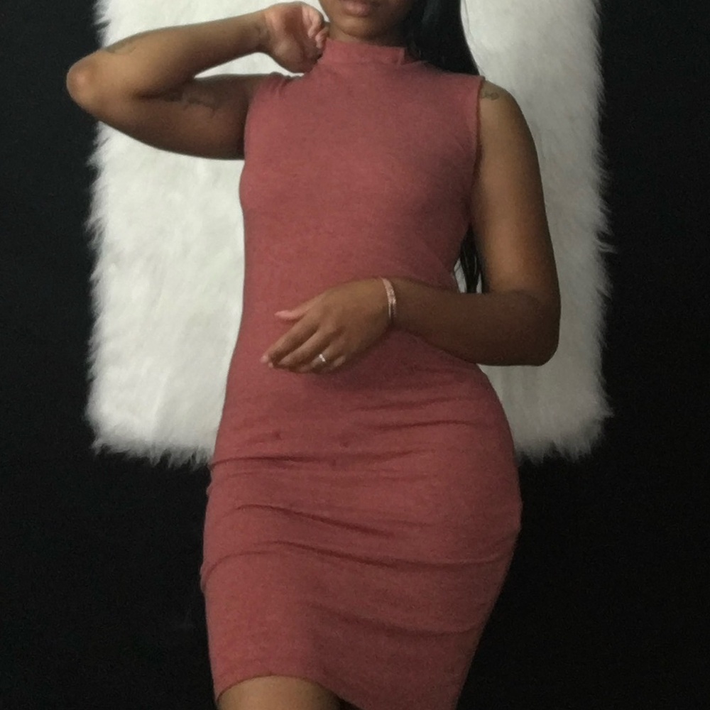 Elegant Sleeveless Pink Dress